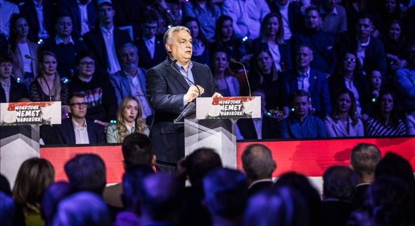 Orbán Viktor Hatvanban: a miniszterelnök alig kezdte meg a beszédét, máris kőkemény kérdést kapott a magyar gyárakról – élő tudósítás