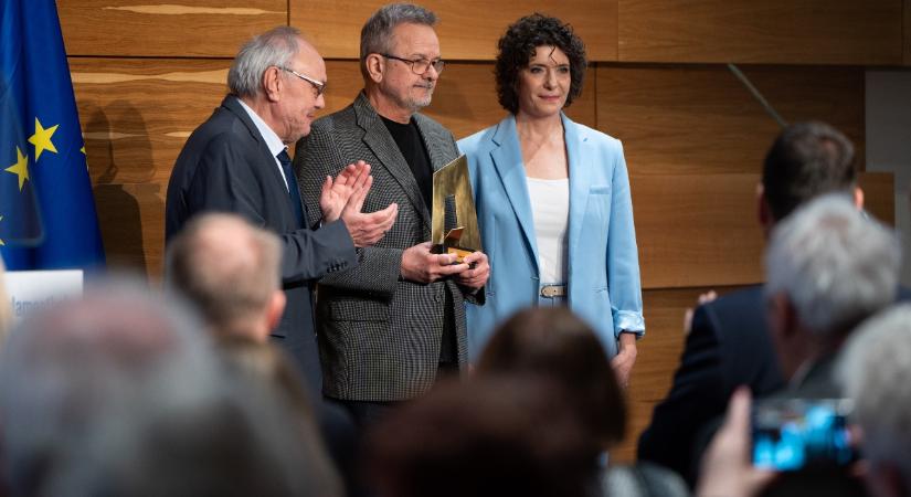 Elismerés a bátorságért: Debreczeni József kapta az Új Köztársaságért Alapítvány díját