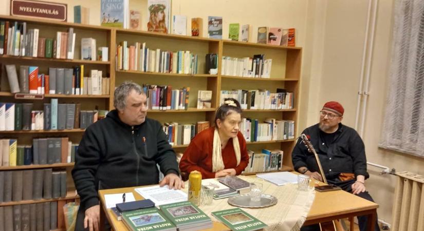 A Magyar Múzsa Baráti Társaság találkozóján - A trúbadurok esete Esővárosban