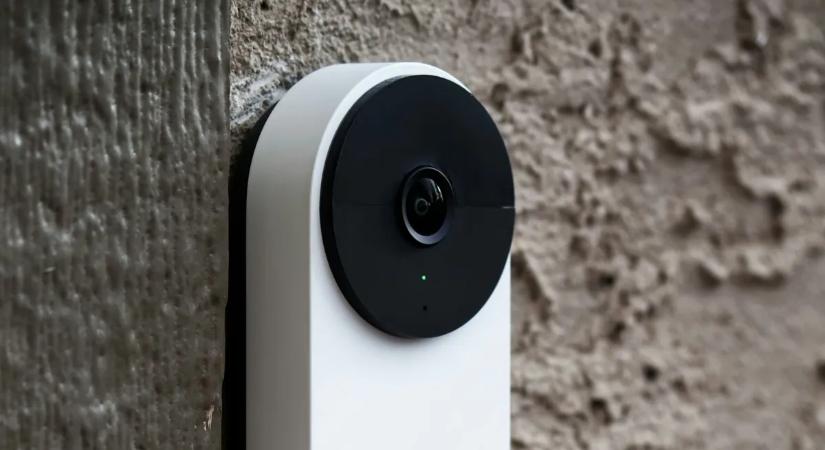 Késsel rontott exére az őrűlt férfit - a kamera mindent rögzített