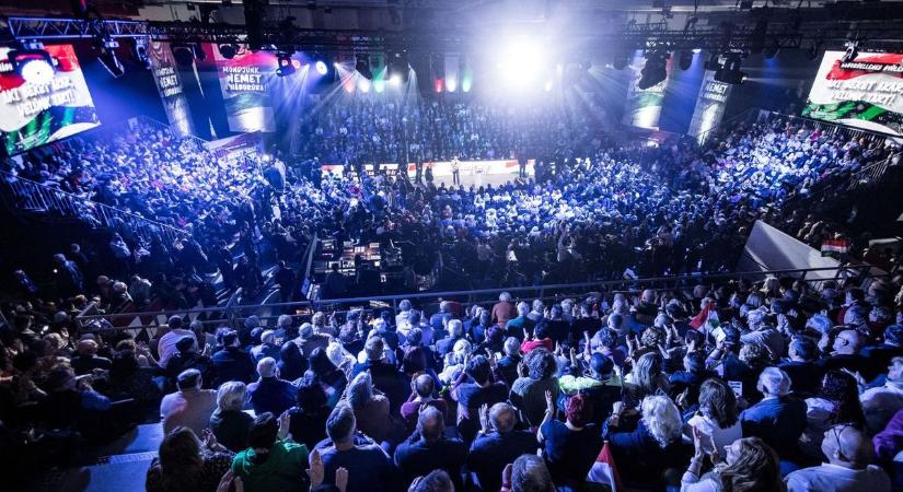 Tűt sem lehetett leejteni Hatvanban, a digitális polgári körök háborúellenes gyűlésén – frissül