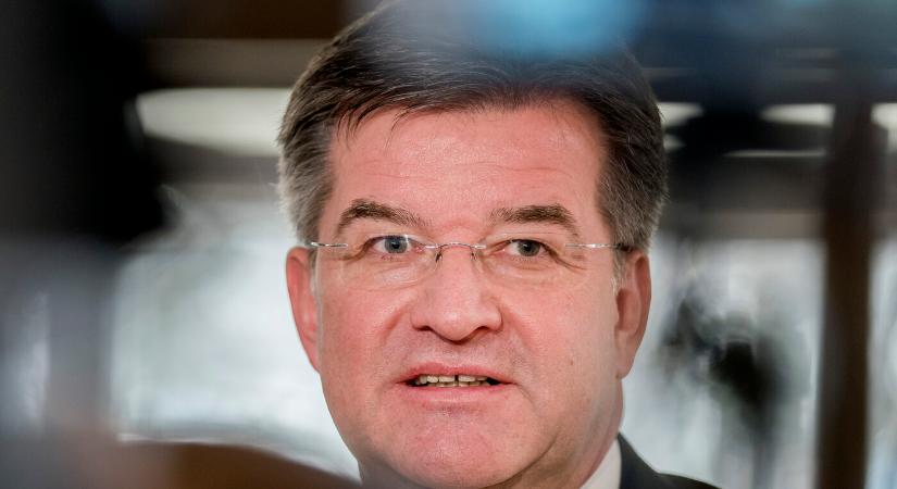 Az ellenzék és az SNS is Lajčák menesztését követeli