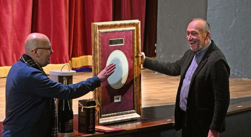 Meghatott búcsú az egri színháztól - elköszönt az igazgató