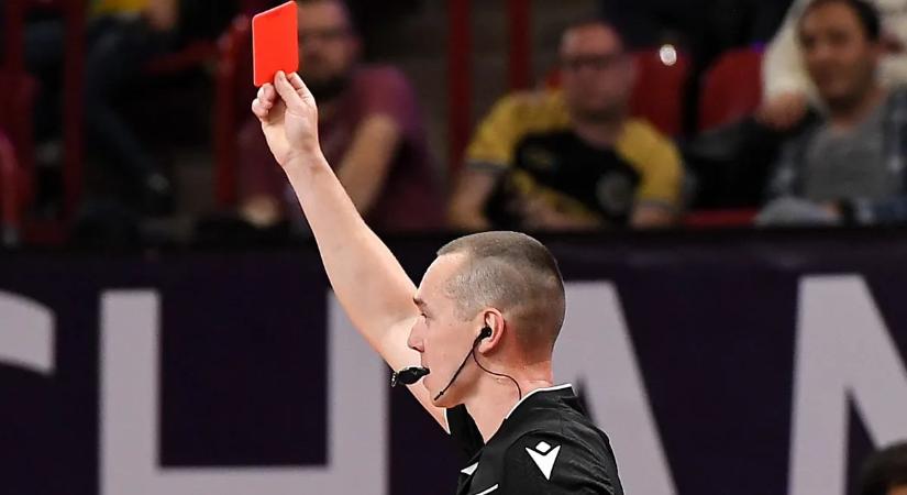 Tíz évre eltiltottak egy 14 éves labdarúgót