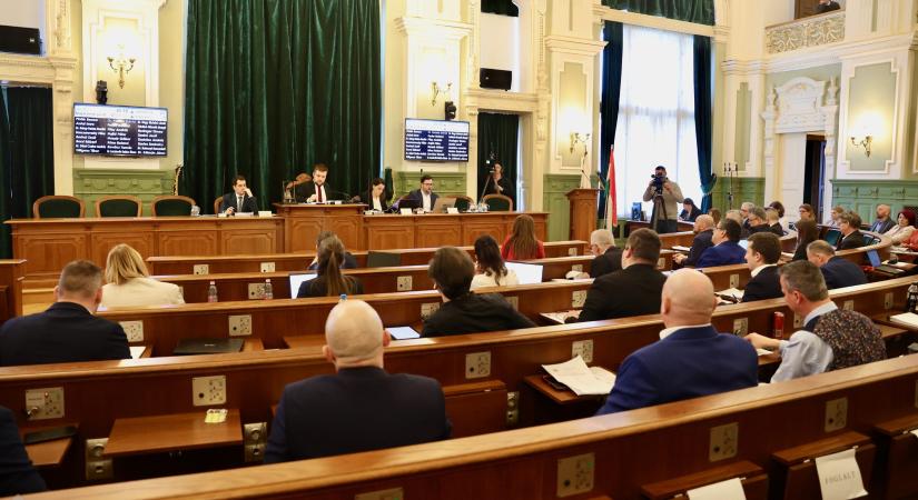 Polgármester “balhévonaton”, elmaradt fontos közgyűlési döntések