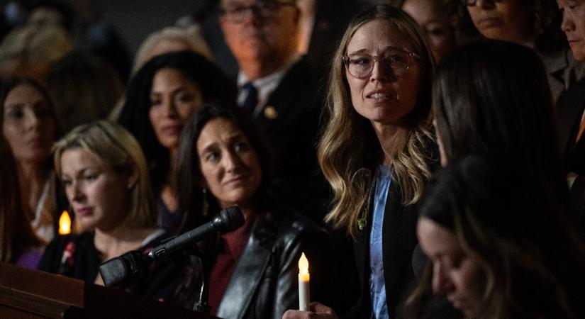 Újabb emberek feje főhet Amerikában, közzétették az Epstein-videókat