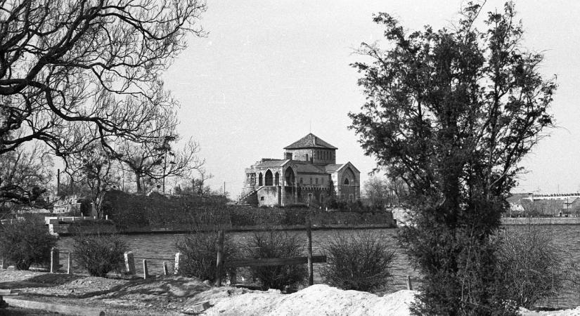 Retró fotókon a legromantikusabb magyar kisváros - itt minden lépésnél szerelembe esel