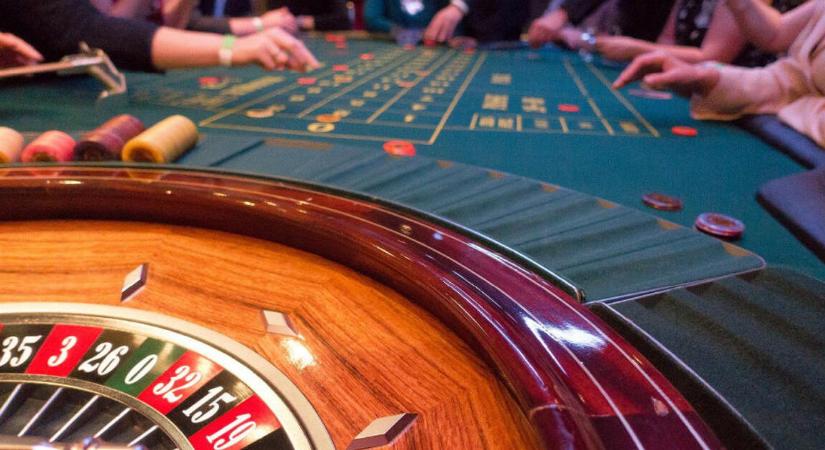 Lehúzza a rolót az egyik hazai kaszinó