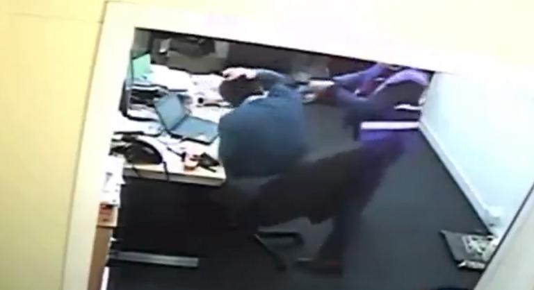 Féltékenységében csavarkulccsal sújtott le helyettesére a dél-walesi katolikus iskola igazgatója