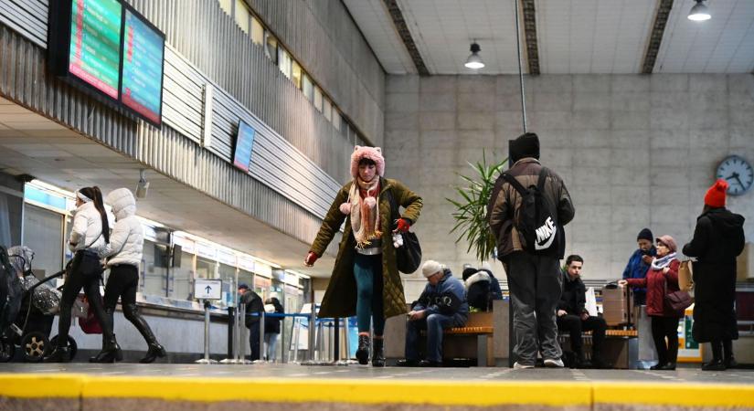 Tilosban dohányzók okozták a bajt a szolnoki állomáson, a rendőrség feljelentést tett