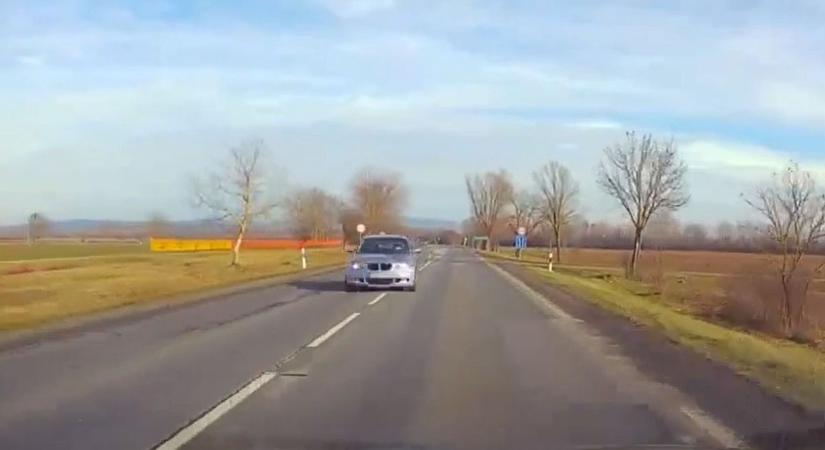 A halál torkában: életveszélyes BMW-manőver a 6-os főúton (VIDEÓ)
