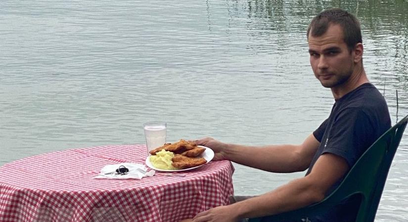 Annyit várt a desszertre a Balatonnál, hogy befagyott alatta a tó – nyári poénból téli mém lett