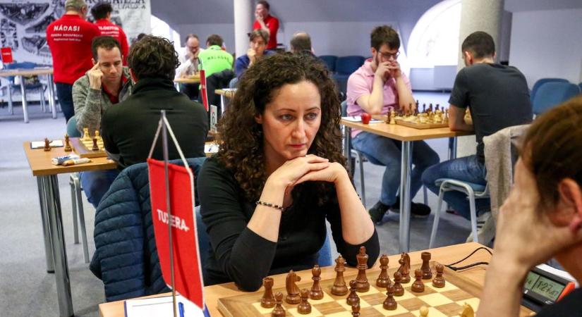 Vasárnapi nagyüzem a sakktáblák mellett