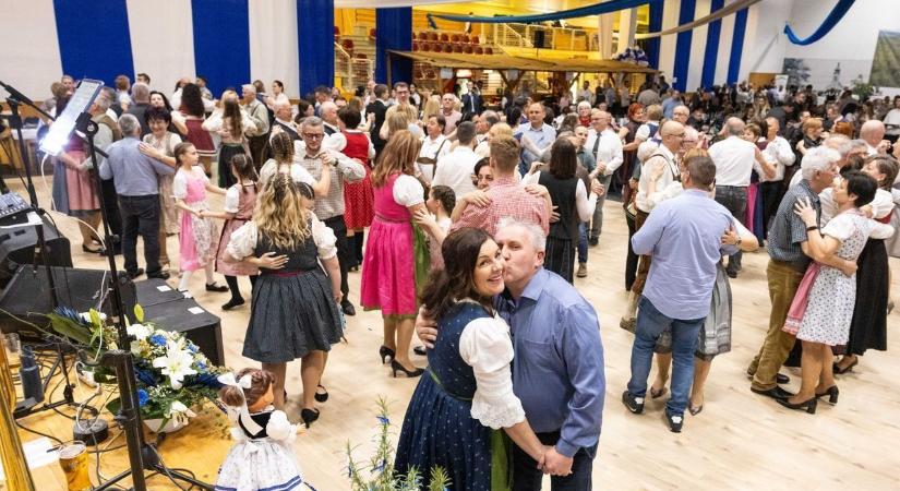 Jubileumi Svábbál Tarjánban: újra sváb dallamok töltik meg a tarjáni csarnokot