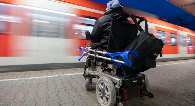 Pluszpénzt kell fizetnie annak, aki 6 km/h helyett 8,5 km/h-val szeretne menni a kerekesszékkel