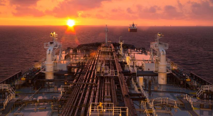 Rendkívüli: ettől tartott mindenki, most bekövetkezett, súlyos robbanás történ a Hormuzi-szorosnál Iránban – napi 20 millió hordó olaj rekedhet meg