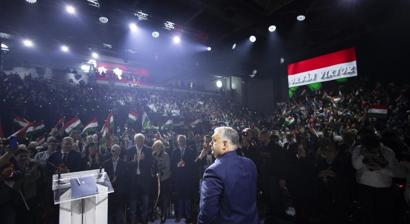 Orbán ellentámadásba lendült Lázár cigányozása után Hatvanban