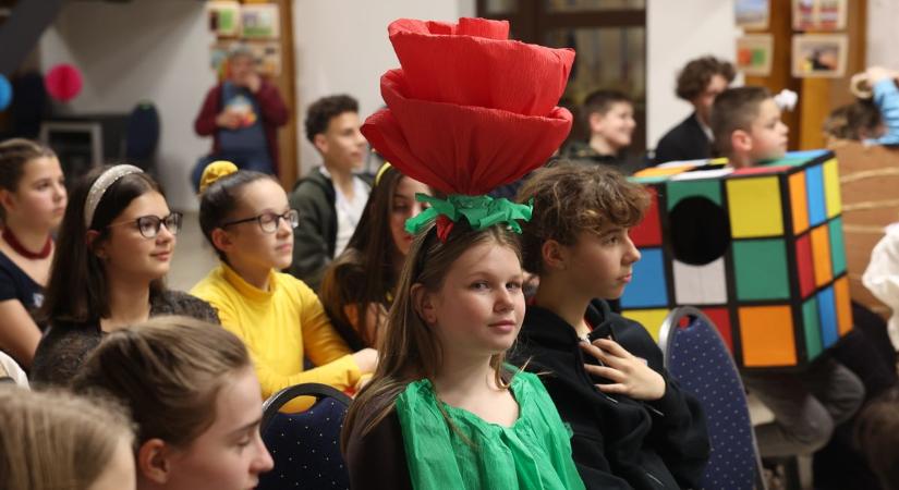 Hungarikumoknak öltöztek a gyerekek az MCC farsangján