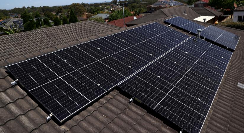 Hatalmas bírságolási hullám kezdődött az otthoni napelemeseknél - Sokba kerül a figyelmetlenség