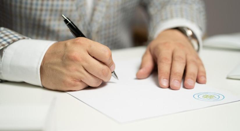 Pénzért adott aranykalászos gazda bizonyítványokat: letartóztatták a férfit