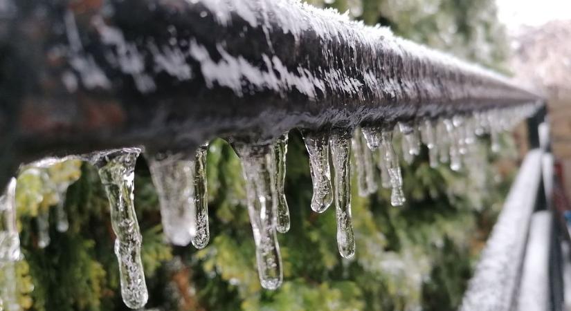 Végtelen zuhanás a közösségi médiában