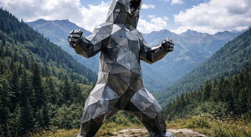 „Tusnádfürdő nem maradhat medve nélkül”, úgyhogy lesz egy három és fél méteres, világító példány