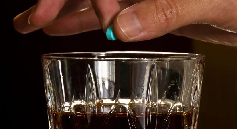 „Komoly agykárosodást is okozhat” – A háziorvos 5 szabálya, hogy ne kerüljön drog az italodba a szórakozóhelyen