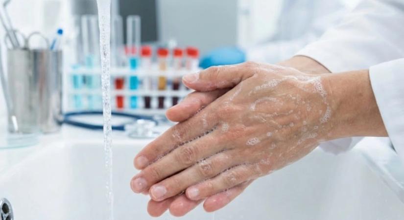 Terjed a Hepatitis A, miközben hiánycikk a vakcina – Minden, amit a „mocskos kéz” betegségéről tudni kell