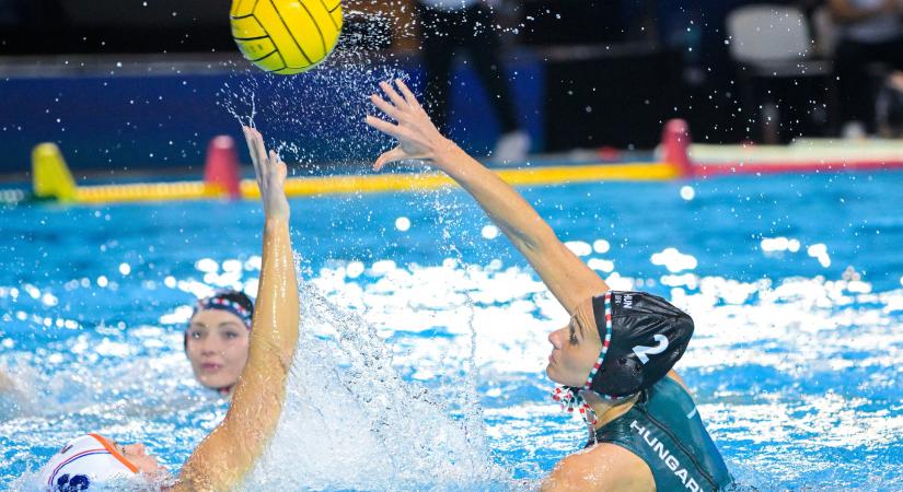 Kikaptak a címvédő hollandoktól, de így is közel az Eb-elődöntő a női vízilabdázóknak