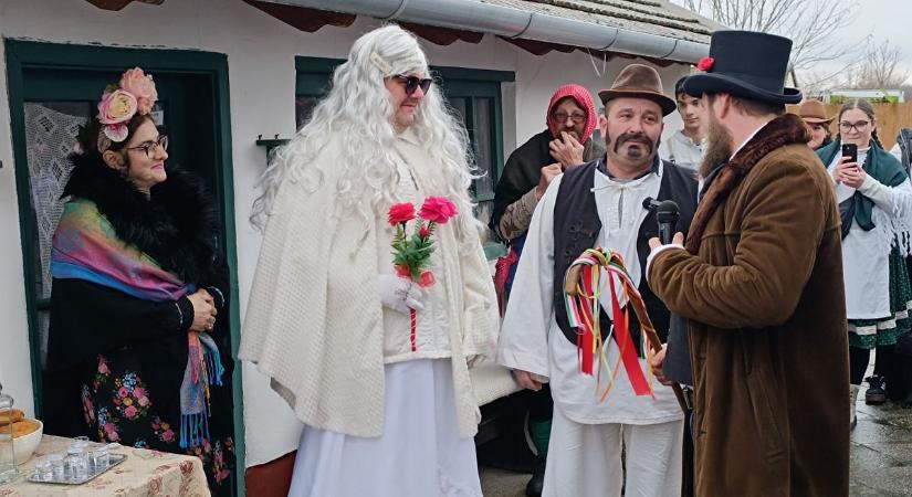 Kömpöci télűző vigasság bolond lakodalommal – fotók