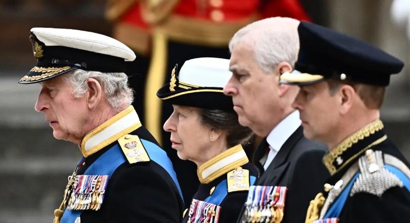 Károly királyt András herceg miatt visszalépésre kényszeríthetik – gondok merültek fel az új otthon körül