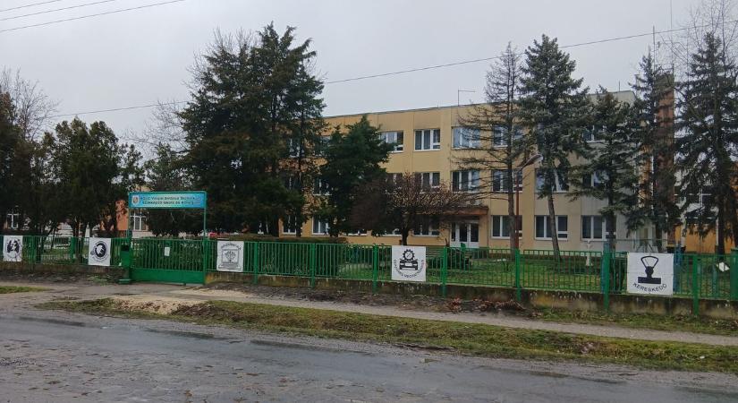 Ragaszkodik tehetséges diákjaihoz a város, történelmi döntést hozott az aláírásgyűjtés