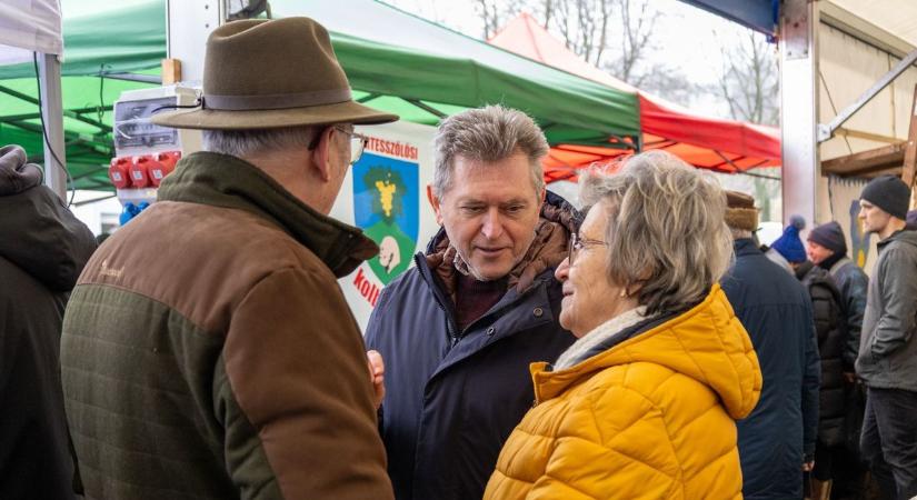 „A közösségek láthatóan jól érzik magukat” – Bencsik János a böllérversenyen