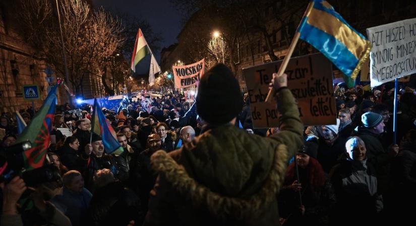 „Lázárnak nincs bocsánat” – tüntetés a miniszter botrányos kijelentése miatt