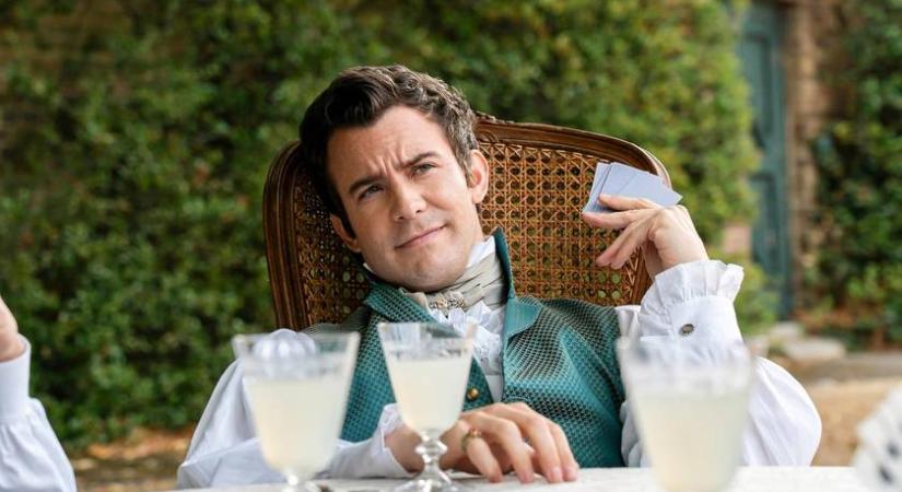 A Bridgerton család Benedictjét ezzel a kolléganőjével hozták hírbe: a sármos Luke Thompsonért bolondulnak a nők