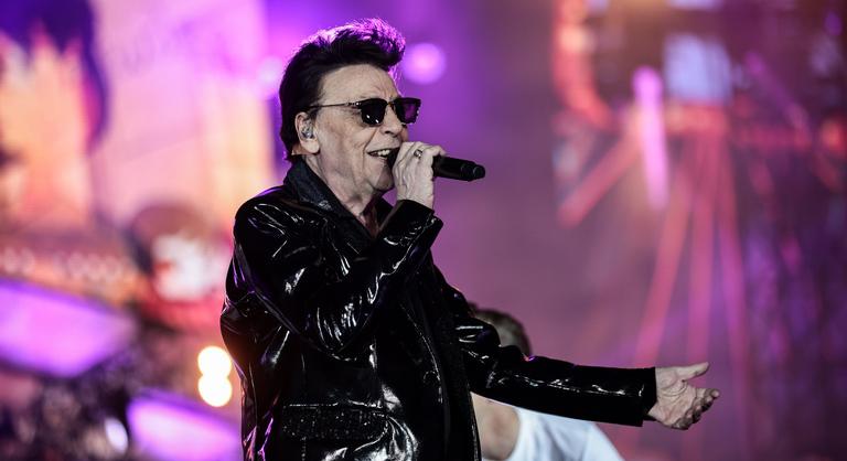 Közös gyertyagyújtással emlékeznek meg a rajongói Fenyő Miklósról