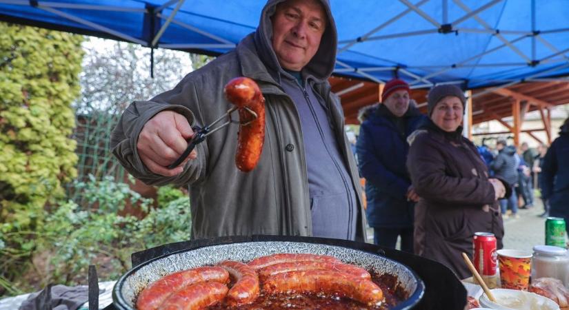 Rózsás, konyakos, gombás kolbász? Szőregen semmit nem bíztak a véletlenre (galéria, videó)