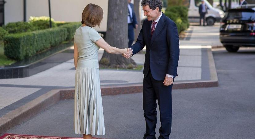 Ennyi ajándékot kapott elnöksége első évében Nicușor Dan