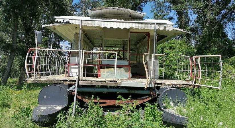 Kikötött az időben: így néz ki egy elfeledett hajó belseje (galériával)