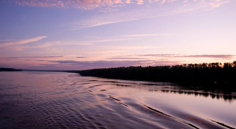 Leugrott a hídról és a Dunába vetette magát egy fiatal nő