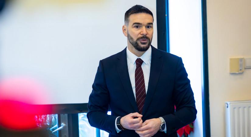 A debreceni alpolgármester szerint nem kampányesemény az állatkerti látogatás, amihez szülői hozzájárulást kértek