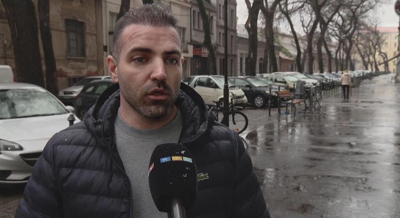 Szakiskolában tanít a baltás fenyegető