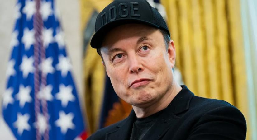 Egymillió apró adatközponttal árasztaná el a Föld körüli pályát Elon Musk