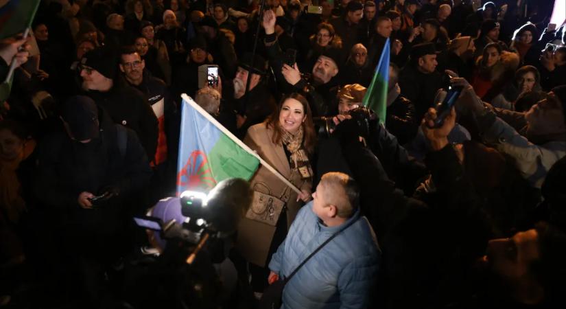 „Üzenjük Lázár Jánosnak, hogy mi nem hasonlatok és nem tartalékok vagyunk” – több százan tüntettek a miniszter mondatai miatt