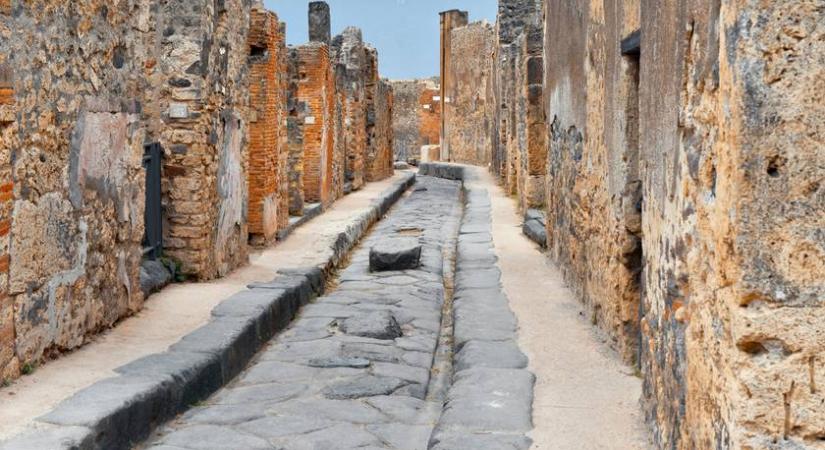 A világ első kommentjeit a falra írták, lávafolyam őrizte meg őket az utókornak