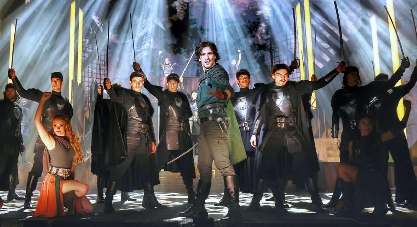 Ember Márkkal és a Hunyadiakkal együtt ébred a nemzeti öntudat, és lóg ki a lóláb