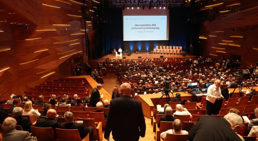 Jubileumi emlékév nyílt Pécsen a hercegszöllősi zsinat 450. évfordulóján (GALÉRIA)