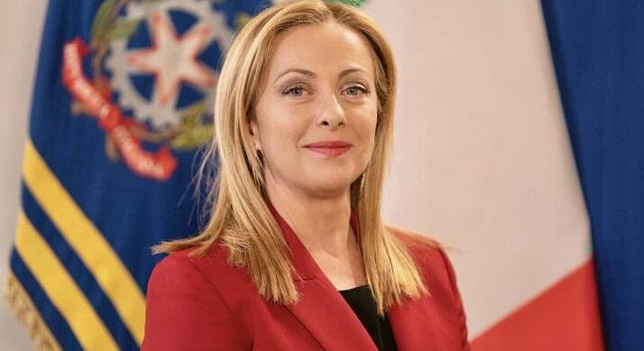 Égi küldött vagy politikai fricska – Meloni-arcú angyal borzolja a kedélyeket Rómában