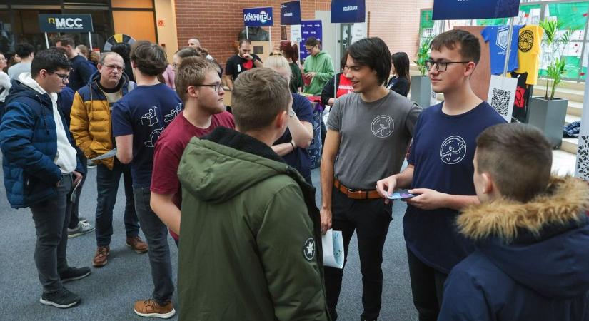 Nem mindennapi vendég az egyetemen: különleges meglepetést hozott az SZTE nyílt nap (galéria)