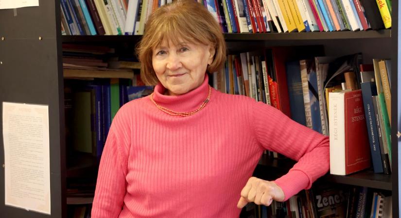 Őriné dr. Fodor Márta közkinccsé tette Pécs elfeledett címerpajzsos kőleletét